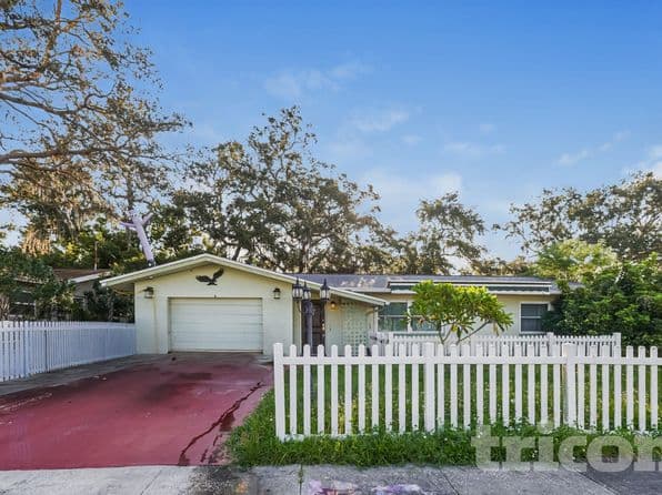 1745 Woodridge Dr, Clearwater, FL 33756