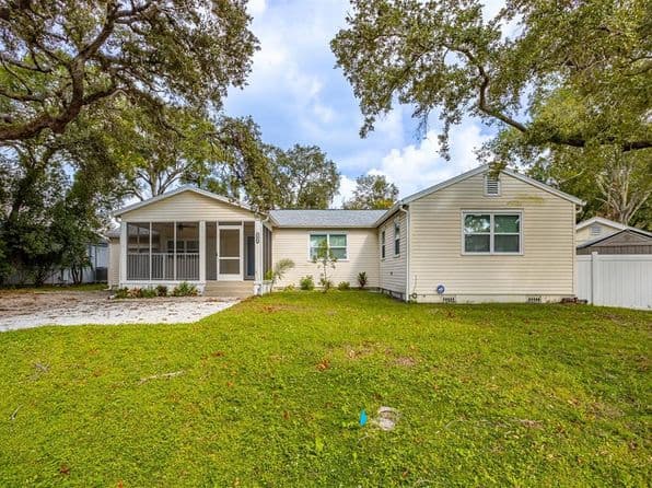 1499 W River Shore Way, Tampa, FL 33603